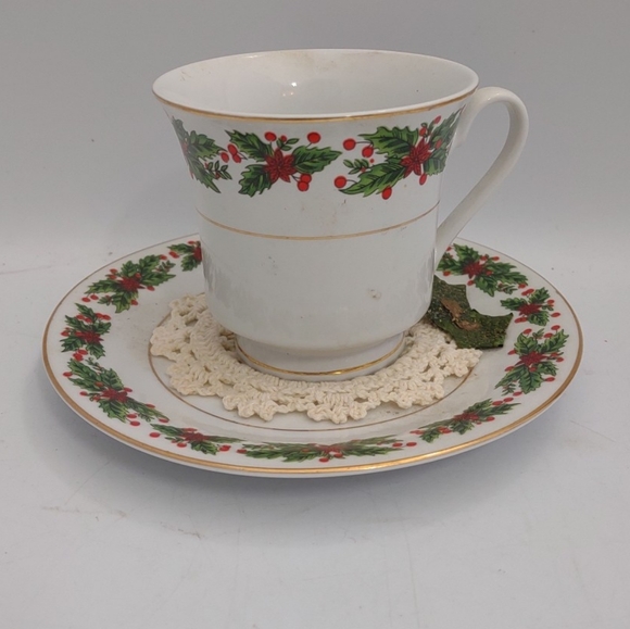Fine China Christmas Poinsettia & Holy Berries 2 Teacup & Saucer Candle Holders - Picture 4 of 15